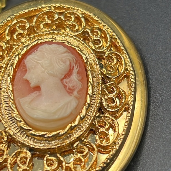 Vintage cameo locket necklace - Picture 6 of 6